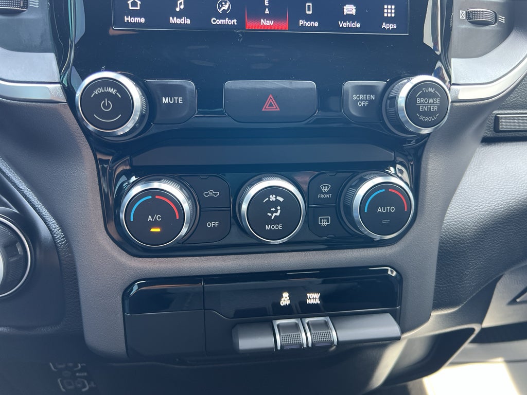 2022 RAM 1500 Big Horn Crew Cab 4x4 5'7" Box