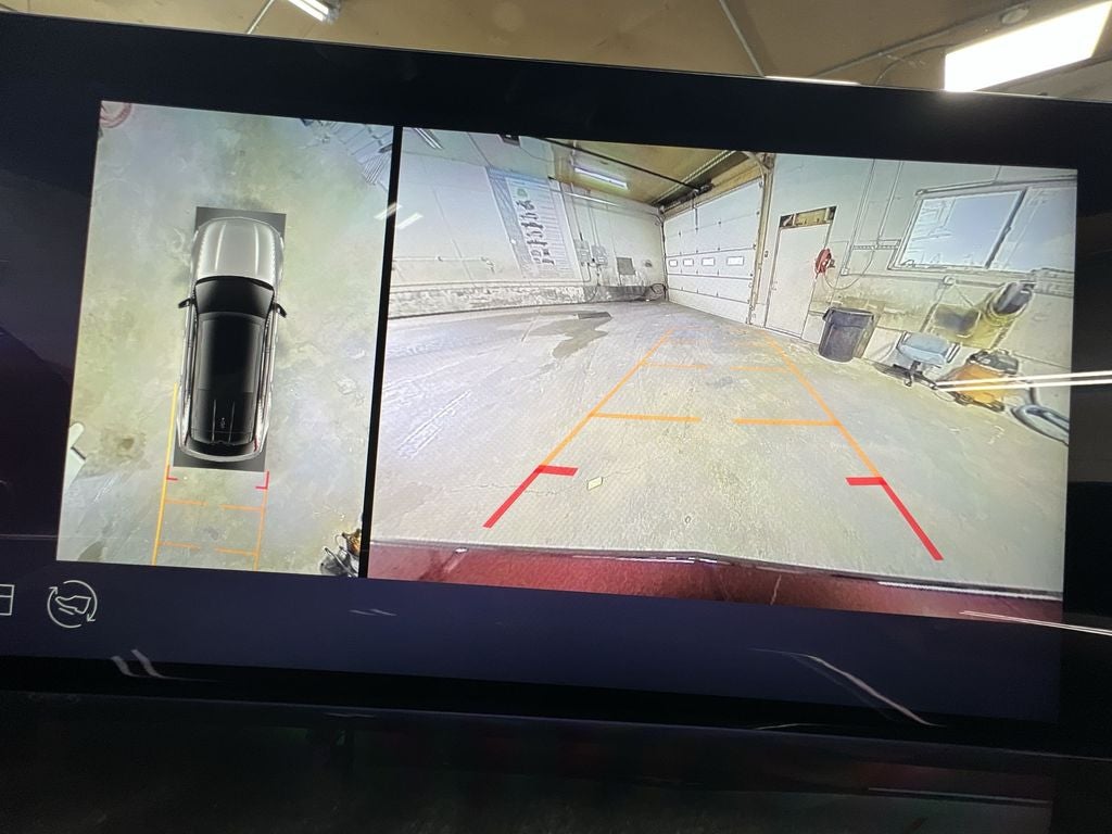 2025 Cadillac ESCALADE IQ Luxury 2