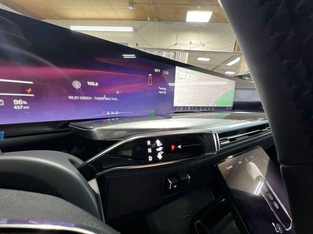 2025 Cadillac ESCALADE IQ Luxury 2