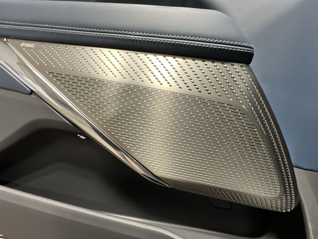 2025 Cadillac ESCALADE IQ Luxury 2