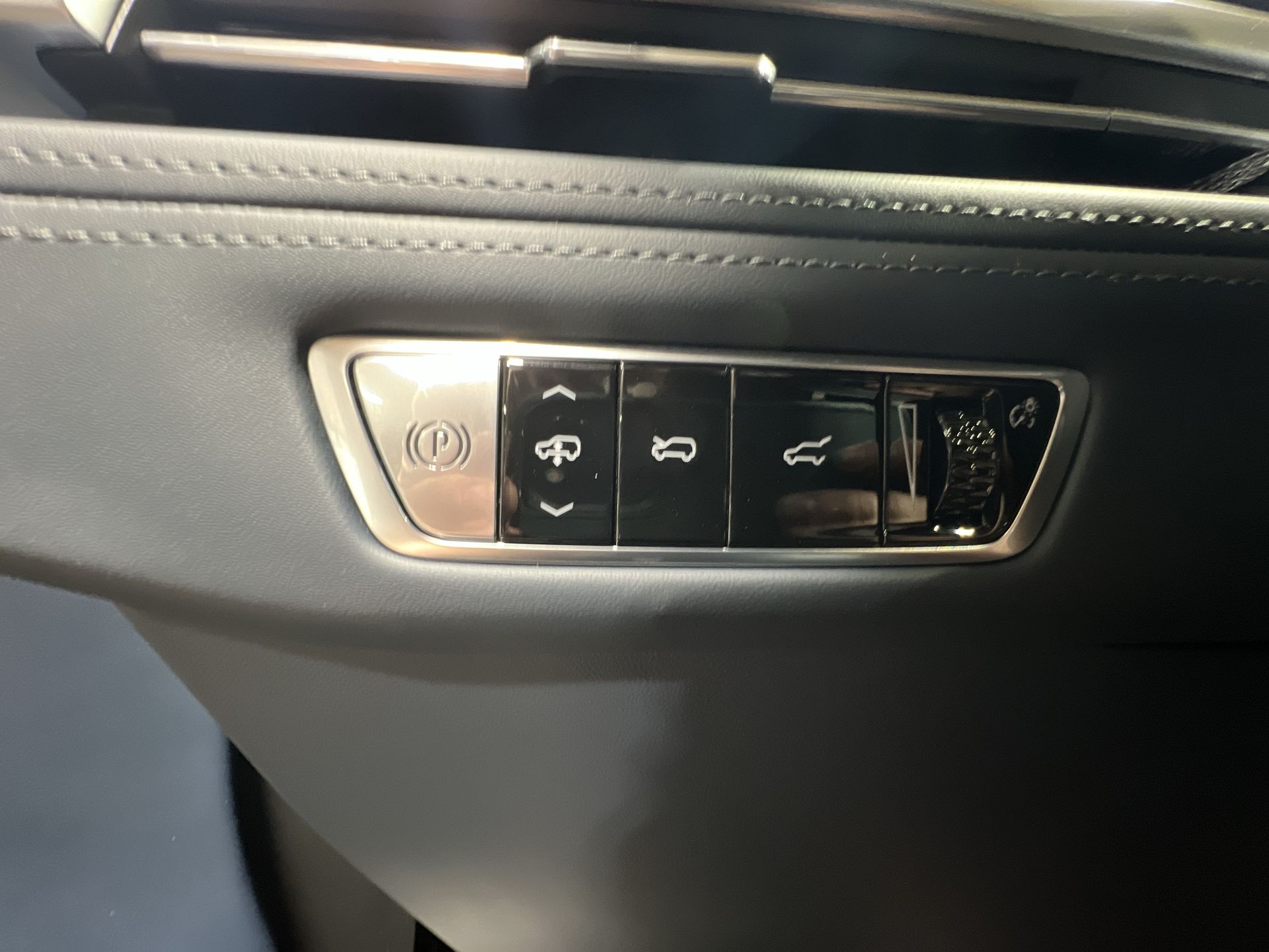 2025 Cadillac ESCALADE IQ Luxury 2