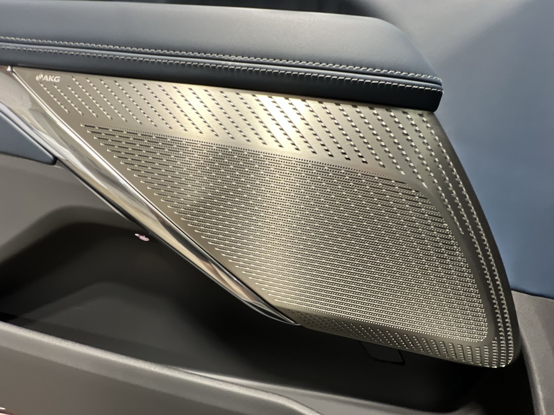 2025 Cadillac ESCALADE IQ Luxury 2