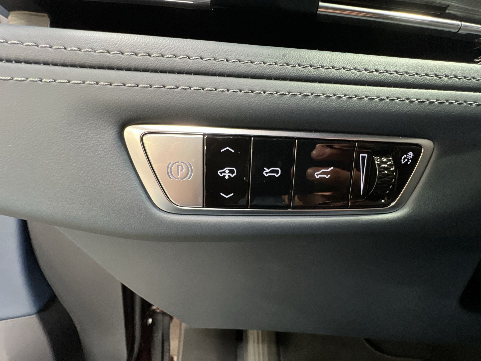 2025 Cadillac ESCALADE IQ Sport 2