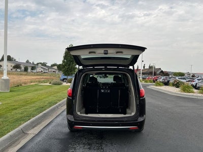 2017 Chrysler Pacifica Touring-L